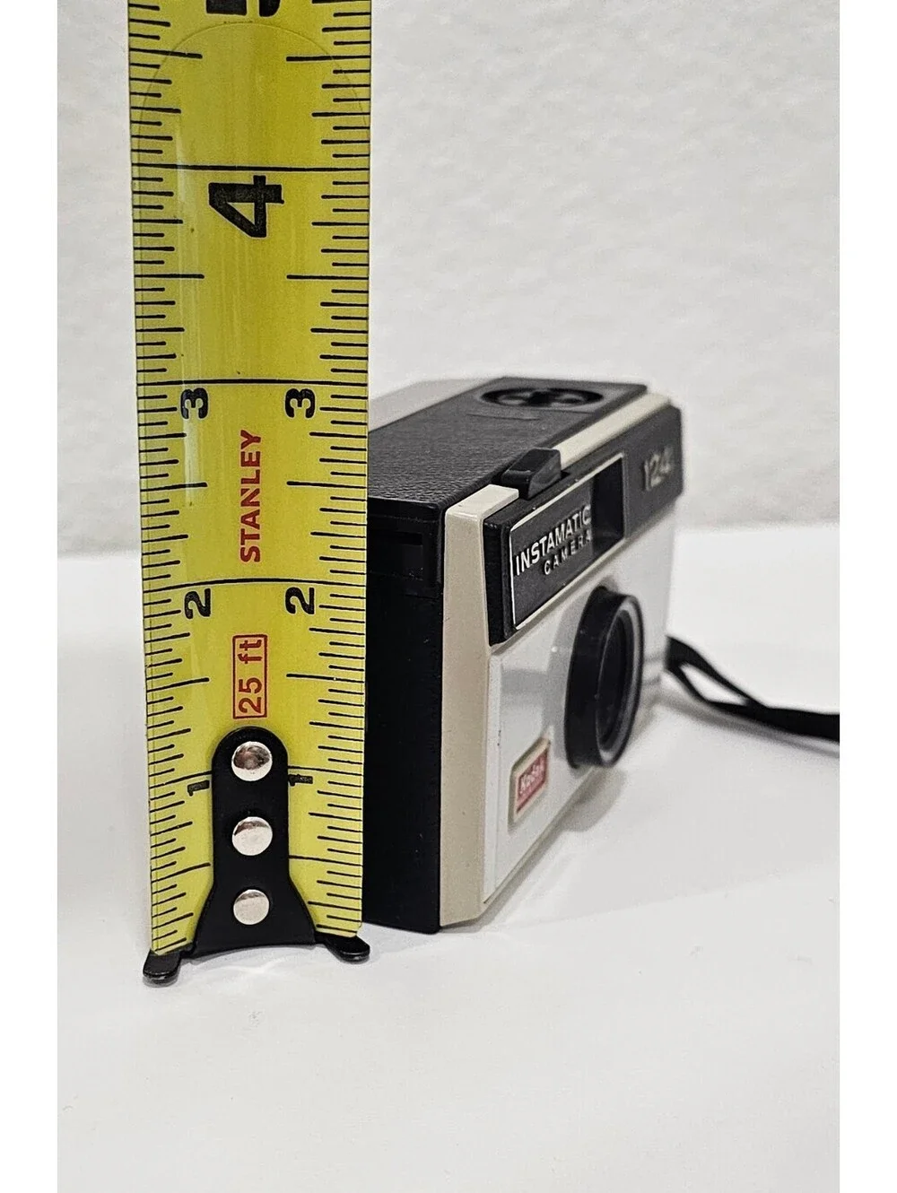Vintage Kodak Instamatic 124 Camera Made in USA Parts or Repair Untested